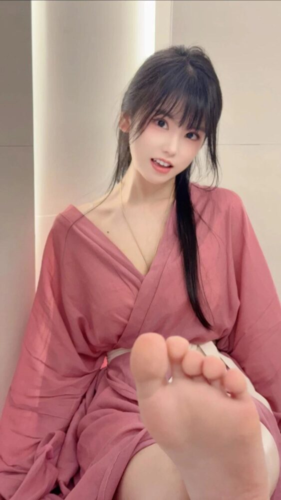 411817